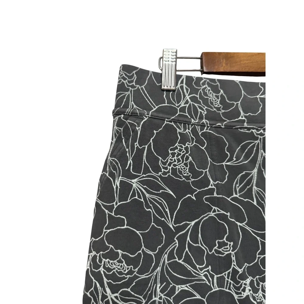 Duluth Trading Co Skort Womens Large Grey Excellent Floral Cotton Spandex Active